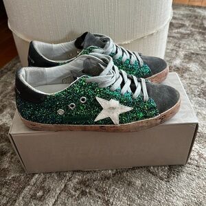 Golden goose green glitter superstar size 38, only worn once!